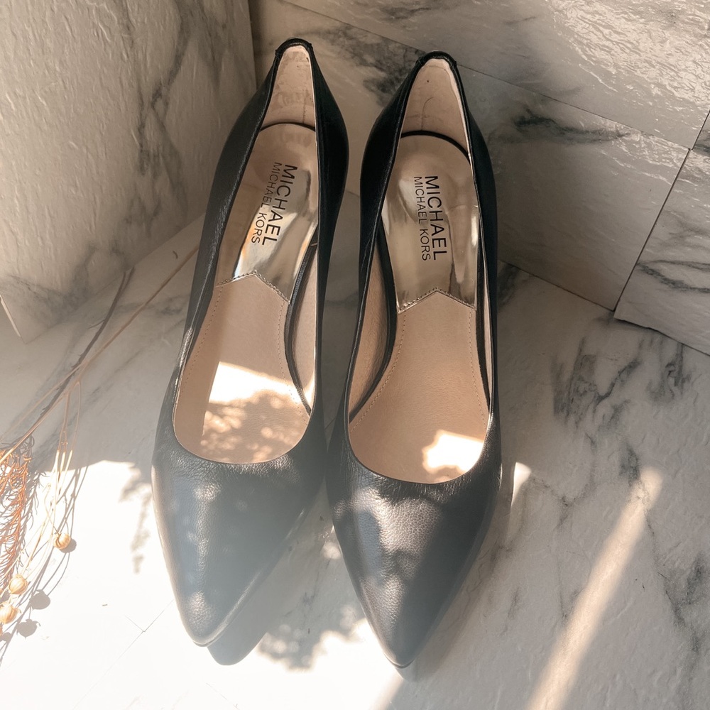 Micheal Kors Women’s Black Dorothy Flex Pumps